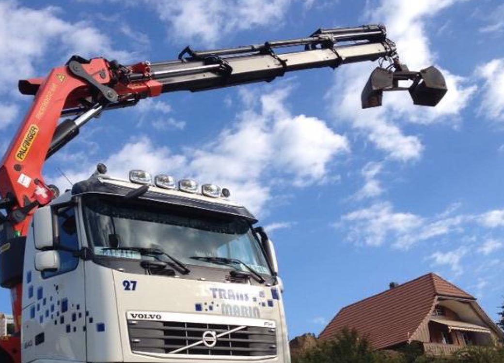 Photo d'un camion-grue 4 essieux